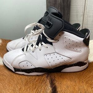 Kids little boy Air jordan 6 Retro sneakers size 3y check them out very nice